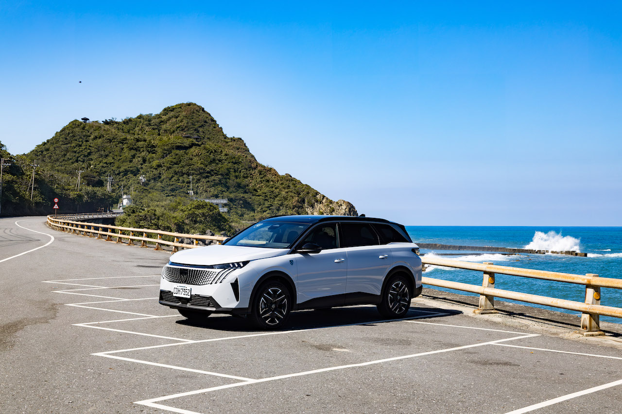 PEUGEOT 5008_01